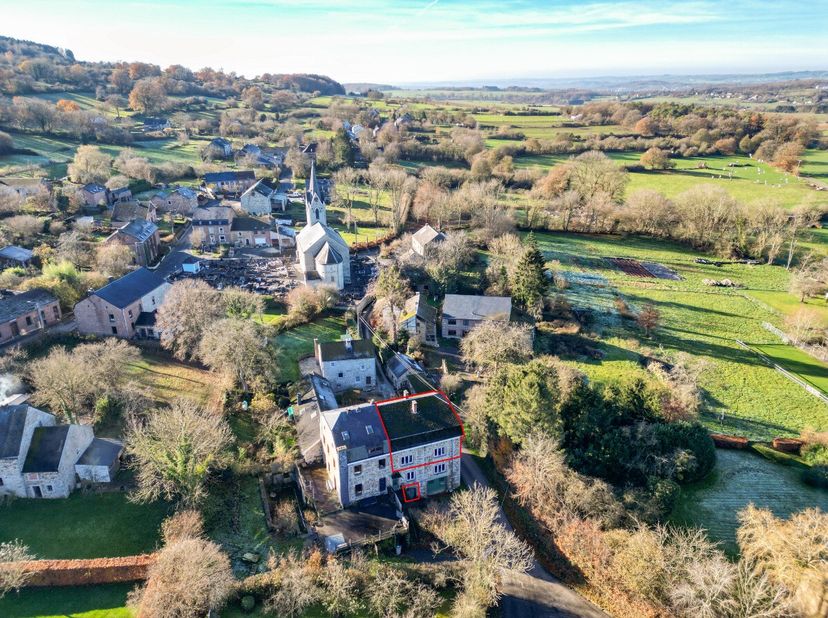 Lagence immobilière ERA B-LUX à le plaisir de vous présenter ce superbe appartement de deux chambres. Idéalement situé au cur du charmant village de H