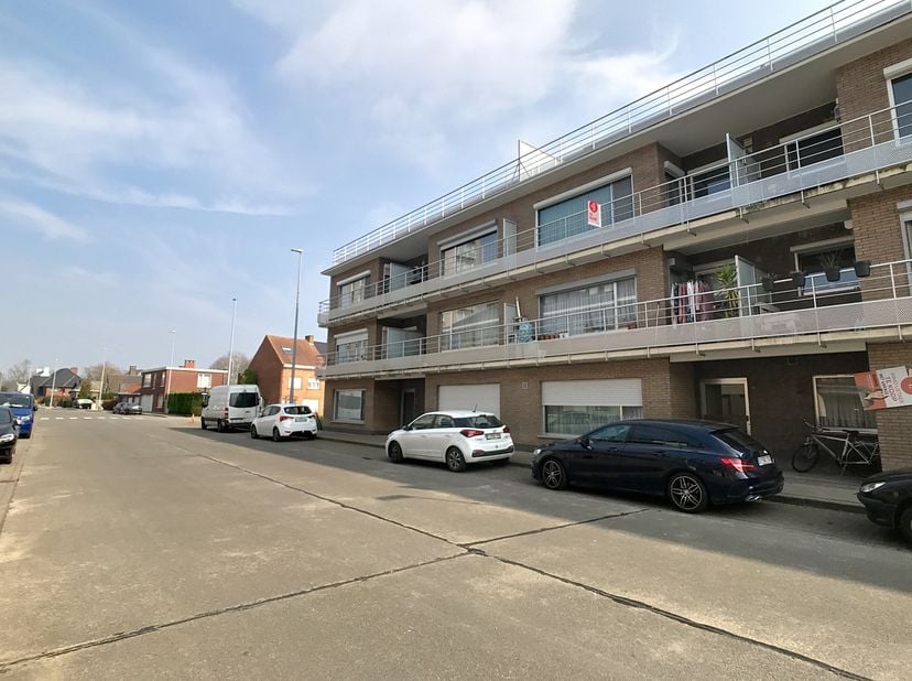 Le moyen le plus rapide pour visiter cet appartement? Demandez votre visite via le bouton rouge de notre site Web (www.dewaele.com) et vous serez cont