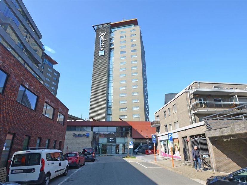 Dit knap pareltje, ontworpen door L&amp;P, is voorzien van alle luxe en comfort. Het hele appartement is afgewerkt met kwalitatieve materialen en oog voor