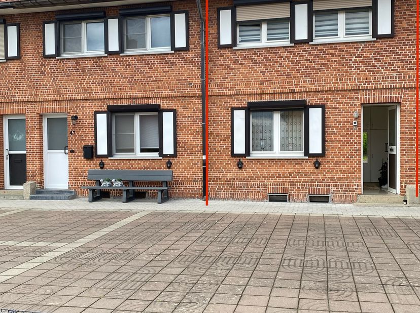 UIT DE HAND TE KOOP&lt;br /&gt;
Kortbij het centrum ven Heusden-Zolder. &lt;br /&gt;
Uitzicht op het nieuwe tuintje, open zicht. &lt;br /&gt;
&lt;br /&gt;
Recente renovaties: