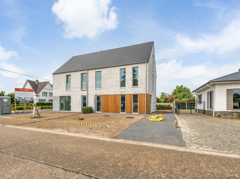 2 nieuwbouw woningen in het centrum van Tongerlo.&lt;br /&gt;
Ligging: Gelegen in een rustige straat te Tongerlo, Westerlo. Alle faciliteiten in de directe