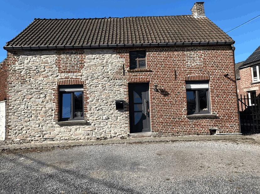 Idéalement située dans un quartier calme , cette maison 4 façades à rénover offre un fort potentiel pour une première acquisition ou un projet d&#039;inves