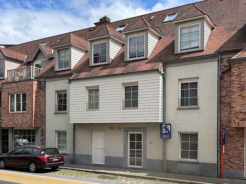 Op de tweede en derde verdieping van de moderne residentie Casa Nathan ( bwj. 2008 ), bevindt zich dit subliem gerenoveerde duplexappartement. Het gen
