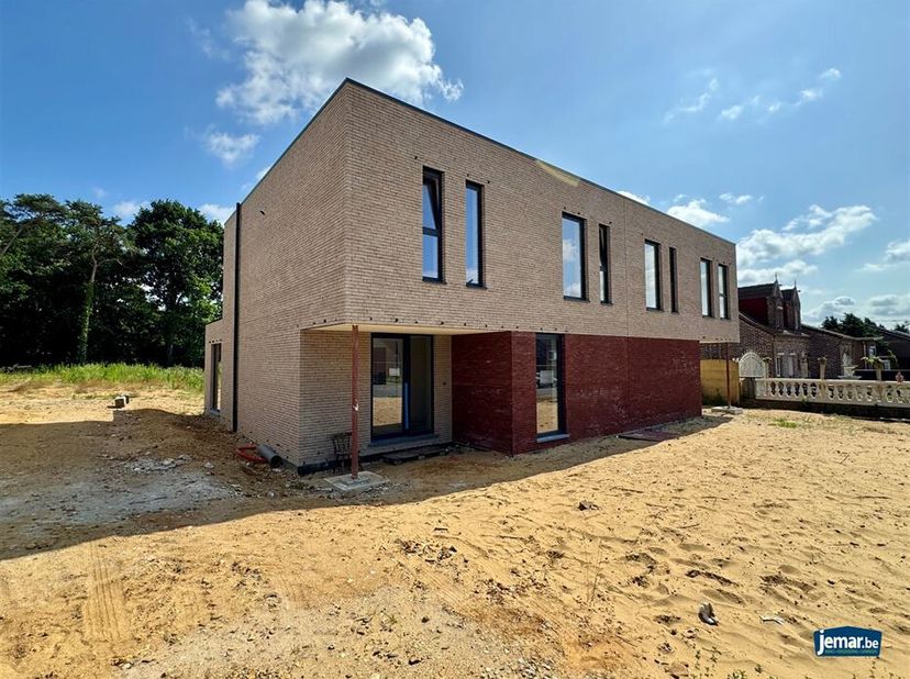 Moderne, energiezuinige nieuwbouwwoningen in Maasmechelen!&lt;br /&gt;
Droomt u van een stijlvolle en duurzame nieuwbouwwoning op een centrale locatie? In e