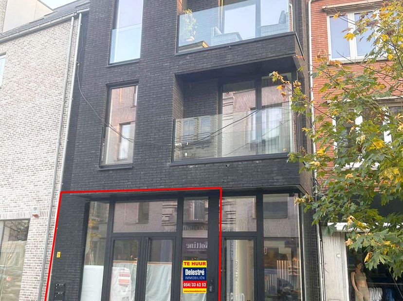 Energiezuinig nieuwbouw commercieel gelijkvloers of kantoor, gelegen in de Martelarenstraat in het centrum van Aarschot. &lt;br /&gt;
Dit pand heeft een gel
