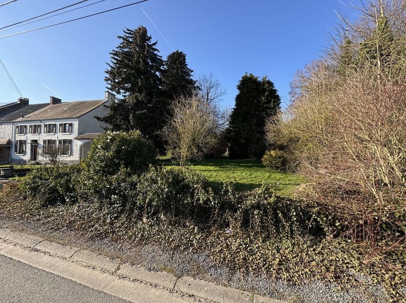 Superbe terrain de 13a 75ca à bâtir situé dans un quartier résidentiel calme et recherché proche du centre de Autre Eglise et de toutes ses facilités.