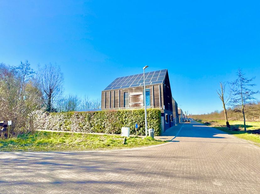 TE KOOP AAN 2% REGISTRATIERECHTEN BIJ EERSTE &amp; ENIGE AANKOOP !&lt;br /&gt;
Deze zeer ruime woning met bewoonbare oppervlakte 280 vierkante meter ligt als la