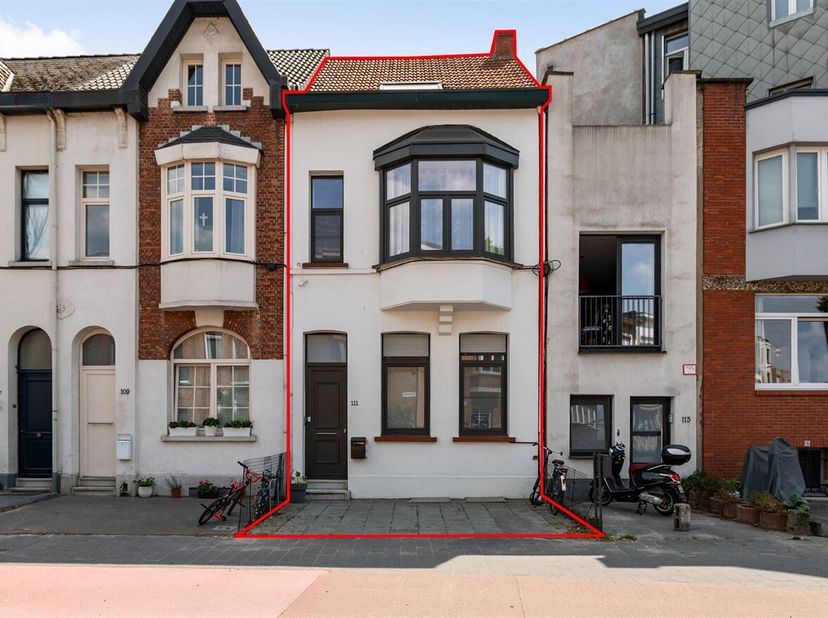 Gerenoveerde woning met 3 slaapkamers op toplocatie!&lt;br /&gt;
Ligging: Deze prachtige woning is zéér centraal gelegen tussen de Bredabaan en het Kroonple
