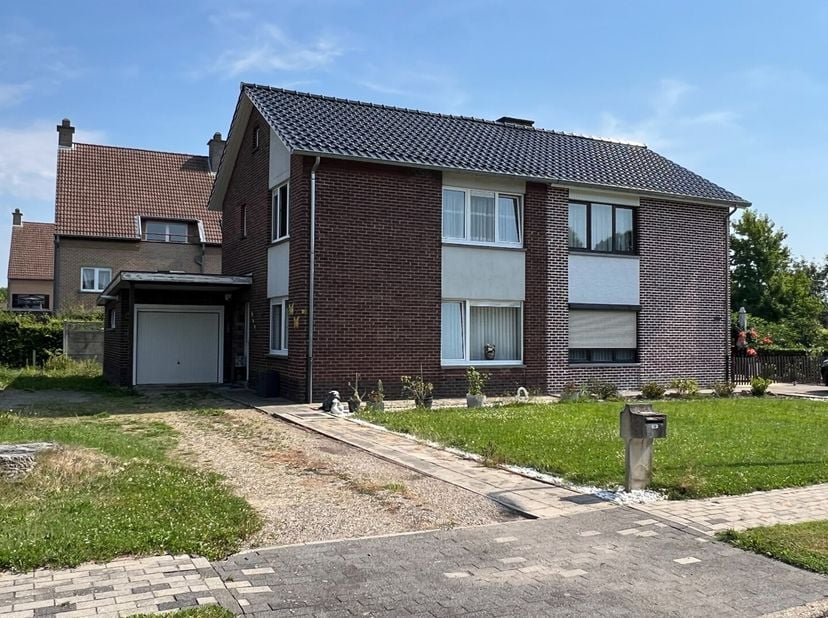 Gerenoveerde woning in Lanklaar, Dilsen-Stokkem&lt;br /&gt;
Deze gerenoveerde woning bevindt zich in een rustige woonwijk te Lanklaar, een deelgemeente van