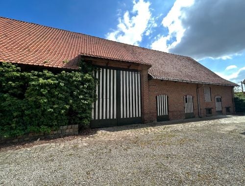                                        Entrepôt à louer à Ieper, € 320
