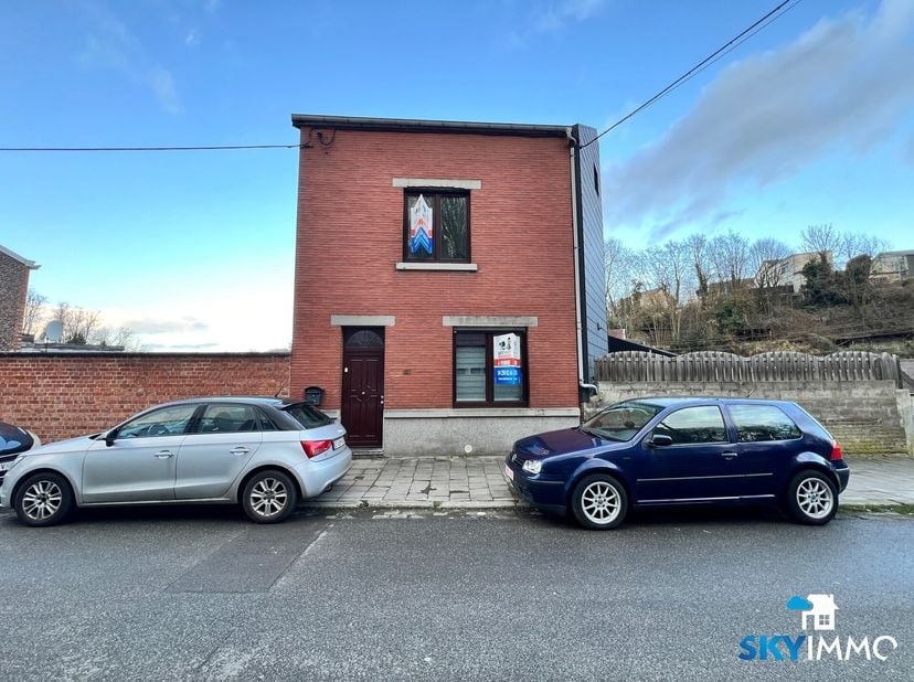 L&#039;agence SKYimmo vous propose cette magnifique maison à Seraing composée de :&lt;br /&gt;
AU RDC : Cuisine (21) - Salon (10) - Terrasse (10)&lt;br /&gt;
AU 1ER ET