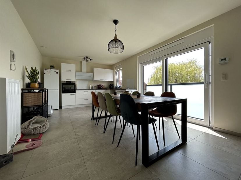 Magnifique appartement de +/- 76 m² entre la gare et la Grand&#039;Place de Péruwelz.&lt;br /&gt;
Ce logement sis au 2ème étage dune résidence de 3 entités compr