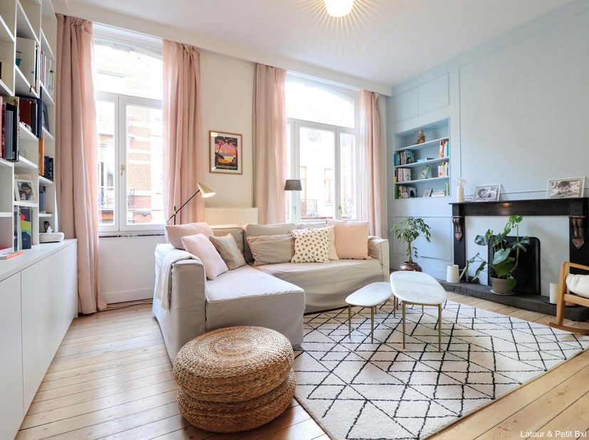 IXELLES - Situation idéale, à deux pas des Etangs d&#039;Ixelles, à proximité de la place Flagey, des commerces et des transports en commun, superbe MAISON