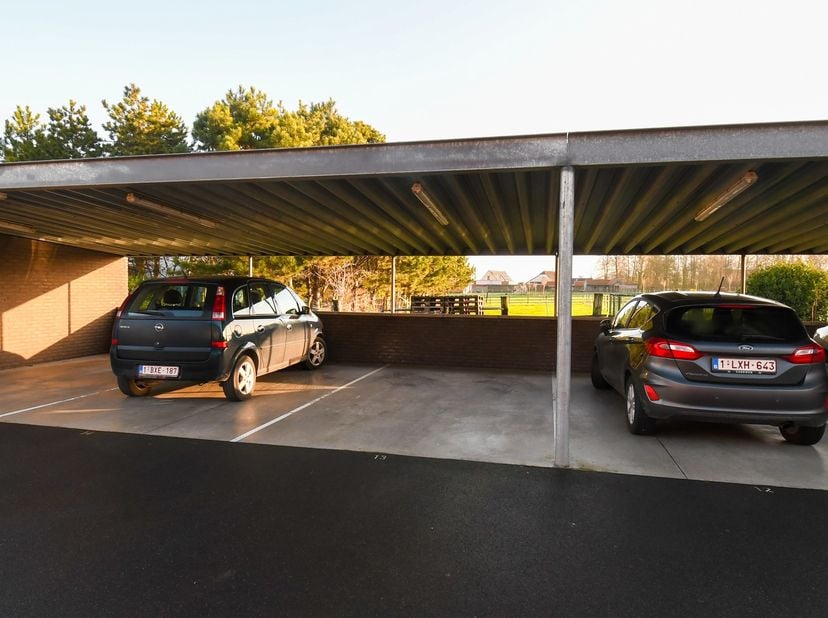 Garage à louer
                    à 8880 Sint-Eloois-Winkel