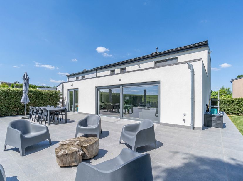 *** OPTION - DANS L&#039;ATTENTE DE LA SIGNATURE DU COMPROMIS ***  TRIOR vous propose cette superbe maison ENTIEREMENT rénovée et située dans le quartier r