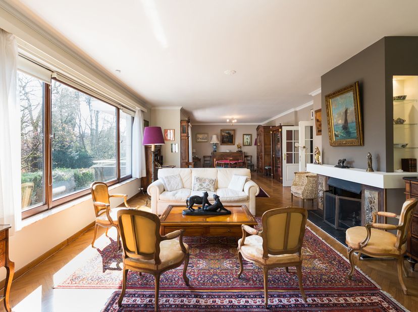 UCCLE, Dans le quartier recherché du FORT-JACO, à la lisière de la FORÊT DE SOIGNES, au milieu dun PARC PRIVATIF, une VILLA-APPARTEMENTS située dans u