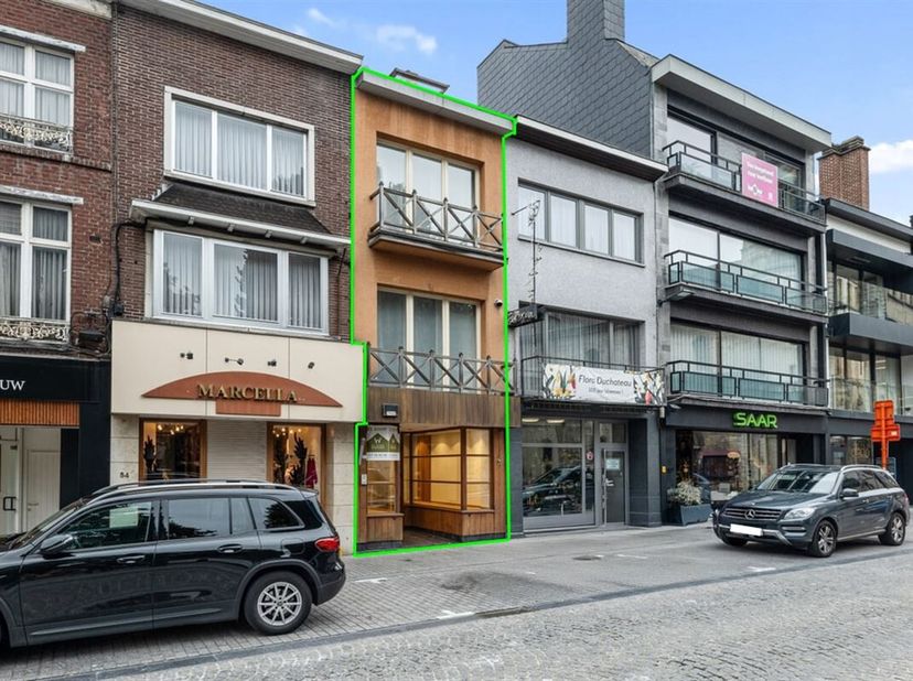 KNAP HANDELSPAND MET EEN APART VERHUURD APPARTEMENT IN HET CENTRUM VAN SINT-TRUIDEN &lt;br /&gt;
Vooraan in de Stapelstraat, veruit de bekendste winkelstraa
