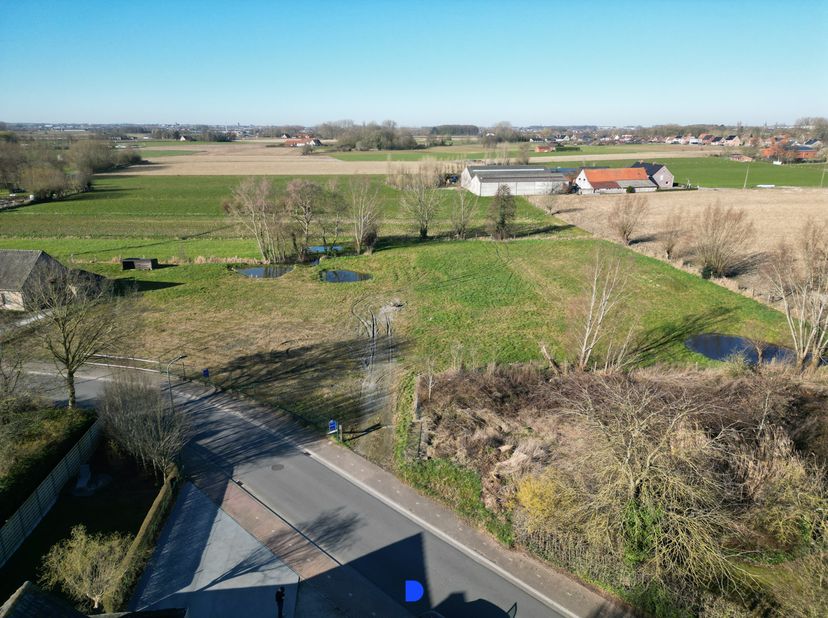 Uitstekend gelegen &amp; ruim perceel bouwgrond met een oppervlakte van 2.714m² (lot 4) nabij het centrum van Roeselare en alle belangrijke invalswegen. M