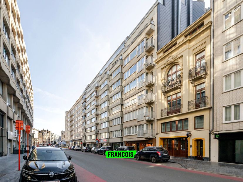 À la recherche d&#039;un appartement cosy et prêt à emménager en bord de mer ? Cet appartement charmant au septième étage est situé à un emplacement de cho