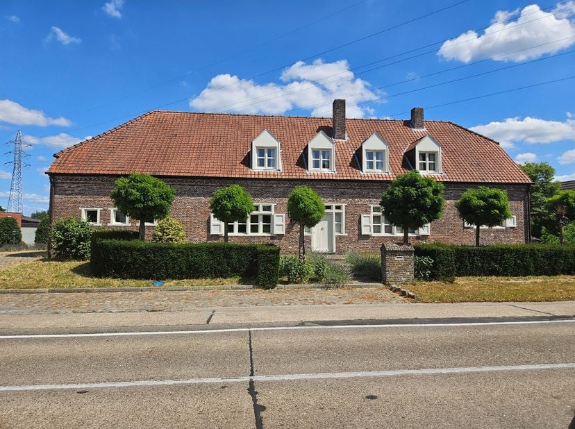 Maison à louer
                    à 2400 Mol