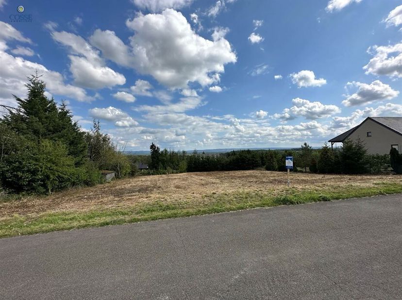 L&#039;Immobilière COSSE vous propose à la vente ce beau terrain idéalement situé dans le village de Petite-Somme, à 5min de Durbuy. &lt;br /&gt;
Belle superfici