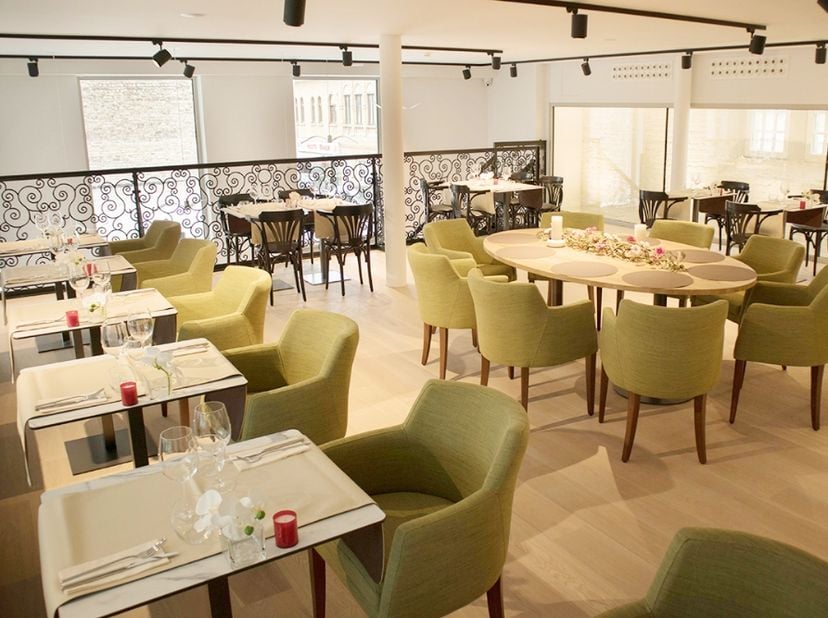 Wij zijn op zoek naar een zelfstandige uitbater of koppel voor de overname van Brasserie Clarenhof, gelegen in het hart van Nieuwpoort. De brasserie o