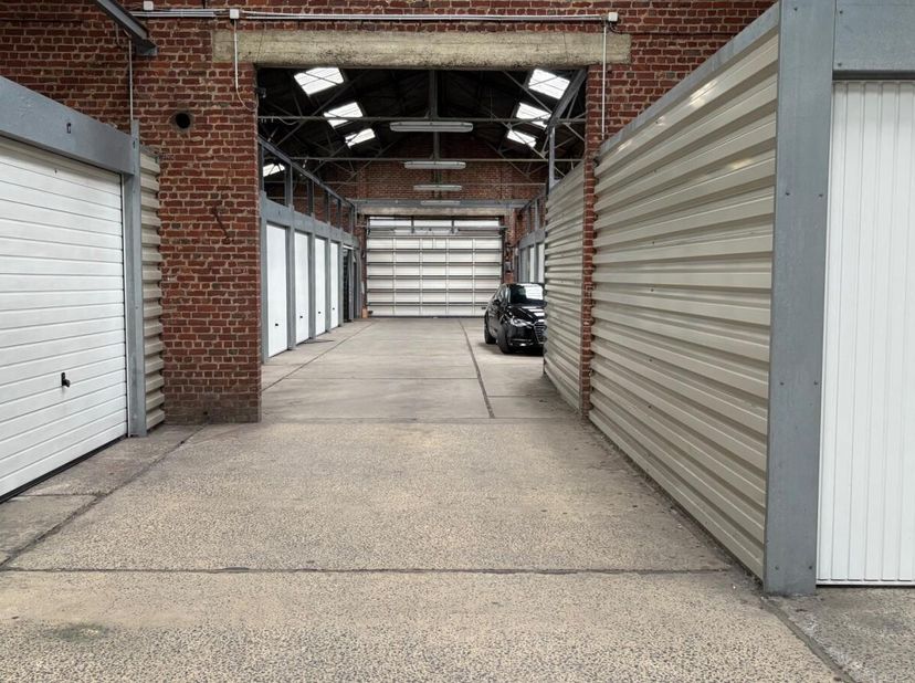 Dans le centre-ville de Morlanwelz, le bureau ACCIP vous propose 7 garages à la vente.&lt;br /&gt;
Garage 4 - 5 - 6 - 7 - 9 - 23 : faire offre à partir de 1