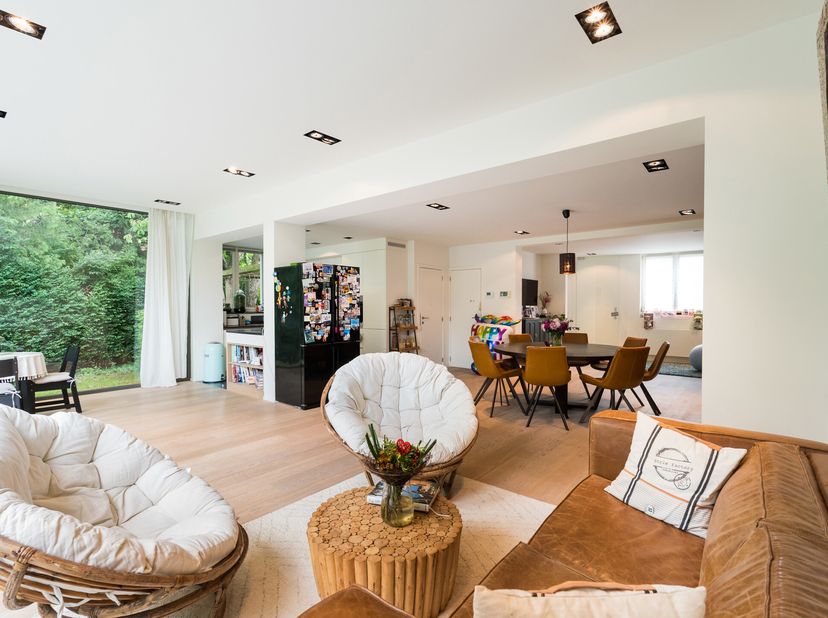 WOLUWE-SAINT-PIERRE, à proximité de la Forêt de Soignes et de la place Sainte-Alix. Belle MAISON (4ch/2sdb) de 240m². Elle se compose d&#039;un hall d&#039;entr