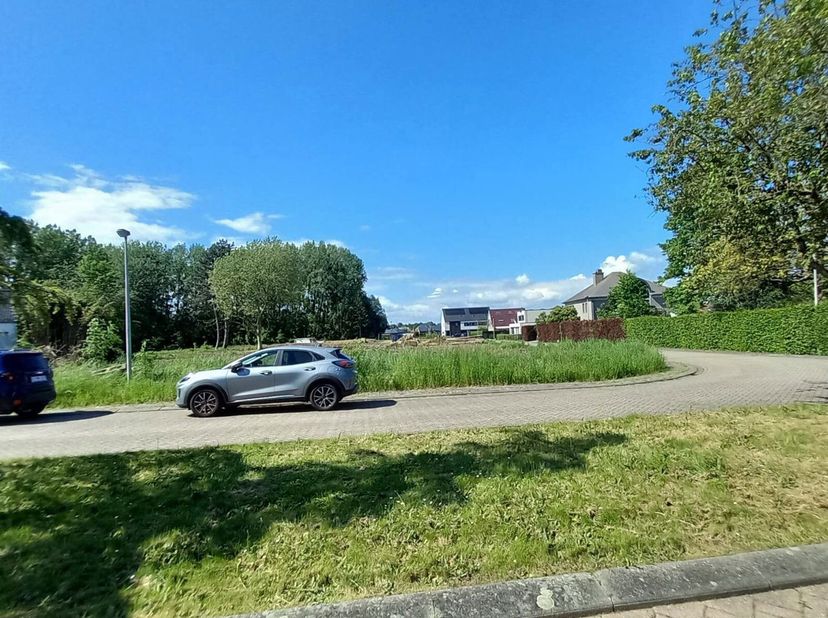 Terrain à bâtir superbement situé, étant le LOT 14 d&#039;un lotissement approuvé composé de 15 lots.&lt;br /&gt;
Surface du terrain : 583m² ;&lt;br /&gt;
Orientation