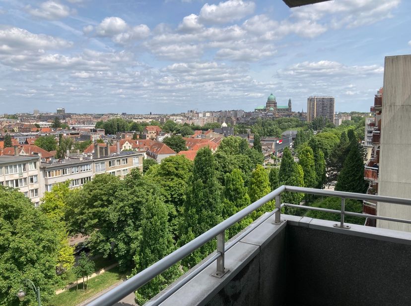 Appartement spacieux avec terrasse ensoleillée à Molenbeek-Saint-Jean (3 chambres)&lt;br /&gt;
 