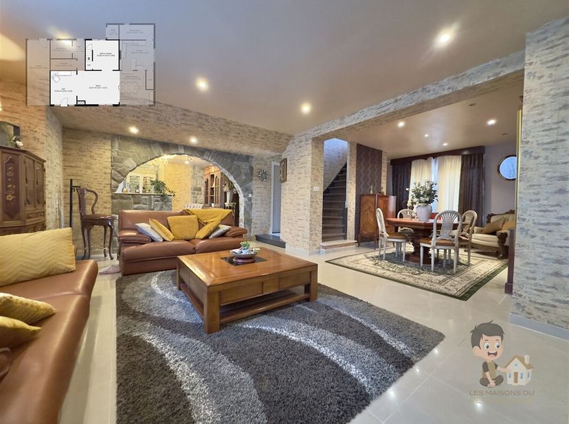 Spacieuse maison et appartement (322 + 322B) entièrement rénovée à Nalinnes  4 chambres, jardin et garage&lt;br /&gt;
Située à Nalinnes, dans un environneme