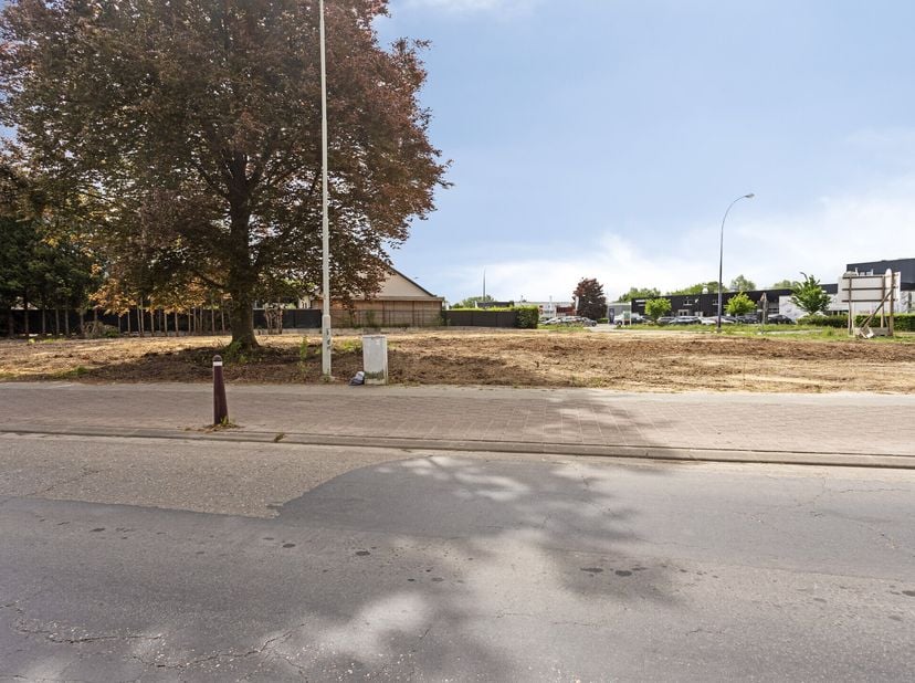 Bouwgrond te koop in Kontich&lt;br /&gt;
Deze bouwgrond is gelegen op de Duffelsesteenweg op de hoek met de Pronkenbergstraat&lt;br /&gt;
Bijzonderheden:&lt;br /&gt;
-