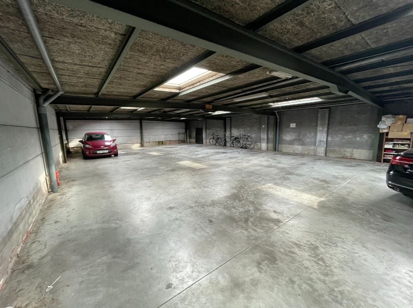 Bien professionnel à vendre
                    à 8800 Roeselare