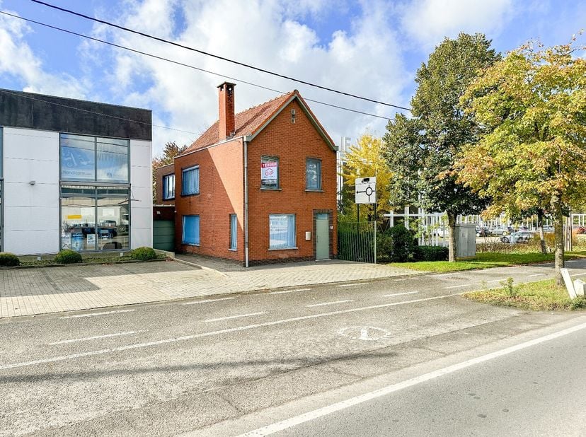INSTELPRIJS: deze woning wordt verkocht met een instelprijs, elk bod hoger dan deze instelprijs wordt voorgelegd aan de eigenaar die al dan niet kan i