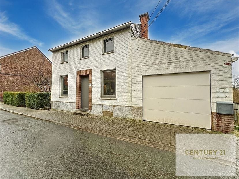 Century 21 Immo Dewaele heeft het genoegen u deze charmante gerenoveerde woning voor te stellen, gelegen in Wauthier-Braine, in een rustige en aangena