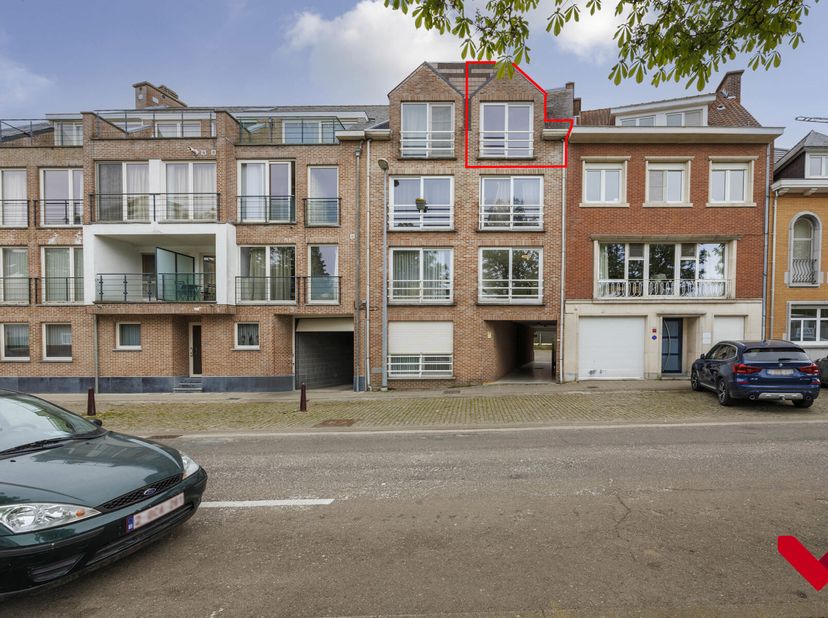 Op zoek naar een rustig gelegen stek in de stad met alle comfort binnen handbereik? Dan is dit appartement op de bovenste verdieping in de Kardinaal M