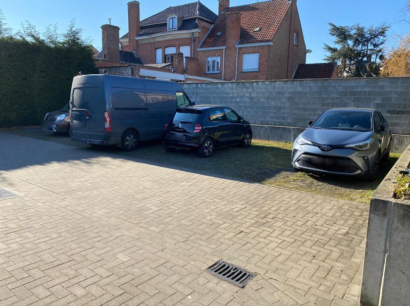 Garage à vendre
                    à 9220 Hamme