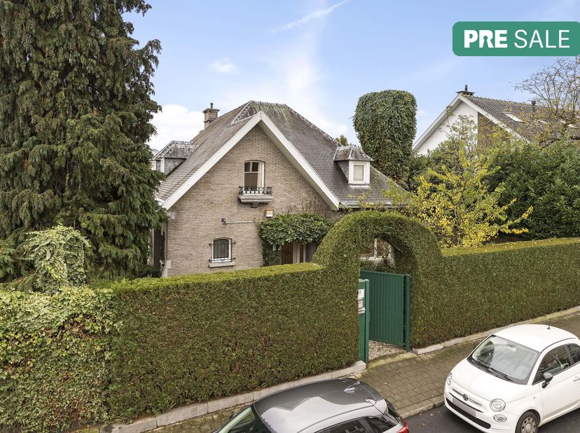De eigendom wordt aangeboden via ons Pre-sale concept.  &lt;br /&gt;
De Wand buurt : deze ruime villa is discreet verborgen achter een mooie haag en biedt m