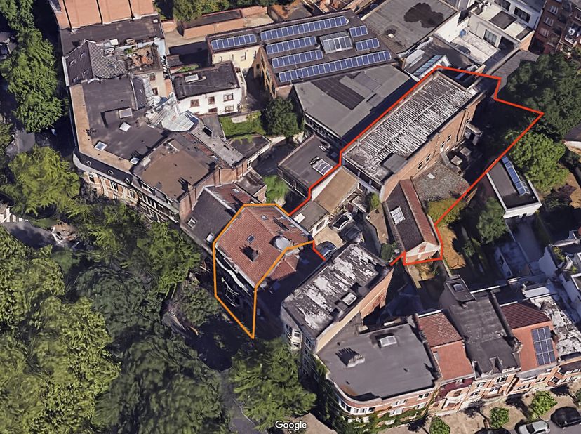 Ontdek de mogelijkheden van deze karaktervolle oude chocoladefabriek &quot;Meyers,&quot; met een indrukwekkende totale vloeroppervlakte van 1200m². Dit unieke p