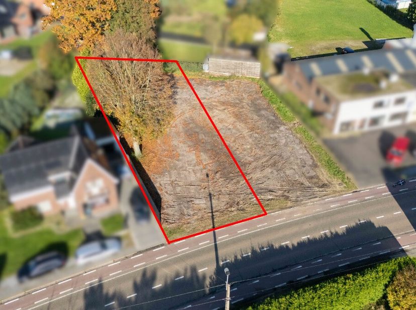 Deze bouwgrond kent een centrale ligging aan de Molenweg tussen Zonhoven en Genk. De bouwgrond is geschikt voor een woning in halfopen bebouwing en he