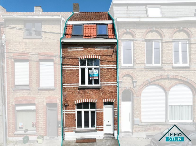 Ontdek de unieke kans om uw droomhuis te creëren op de grens van Blankenberge met Zeebrugge. Deze woning biedt een veelbelovende basis de afwerking na