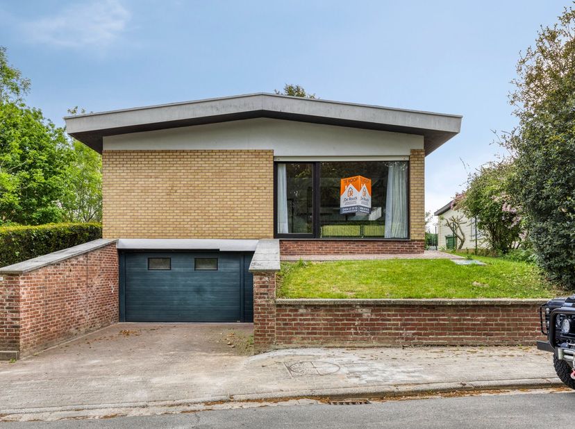 Te Denderhoutem vinden we deze open bebouwing type bungalow. Alle voorzieningen zoals scholen, winkels, ontspanning, openbaar vervoer en dorpskern bev