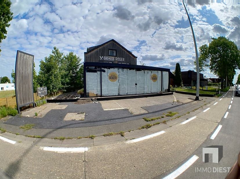 Bien professionnel à louer
                    à 3290 Diest