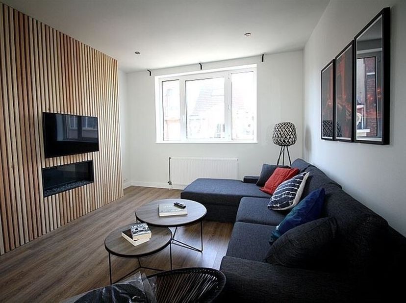 Niet ver van het Daillyplein, op het kruispunt van de Rue Clays en Alexandre Markelbach, dicht bij alle voorzieningen. Mooie gemeubileerde appartement