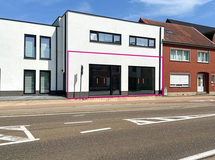 Bij ImmoFusion 7/7 &quot;open huis&quot; : klik op onze 3D-TOUR.&lt;br /&gt;
Nieuw afgewerkt handelspand van 90m² in Heppen met parkeerplaats!&lt;br /&gt;
Dit handelspand b