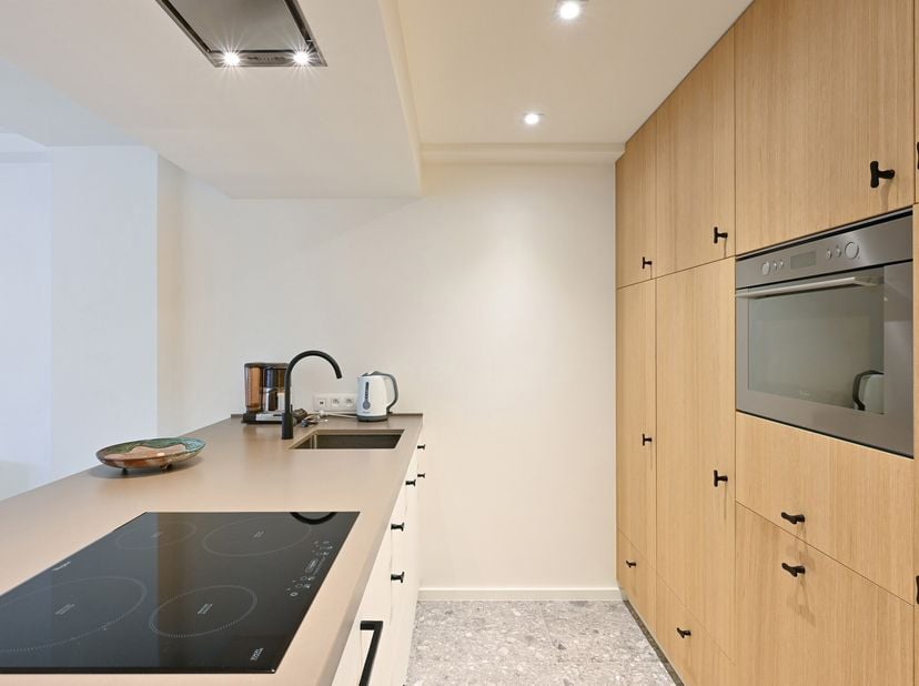 Appartement de 3 chambres orienté sud, situé dans un emplacement idéal sur la Jozef Nellenslaan, avec vue dégagée sur les résidences-villas de l&#039;autre