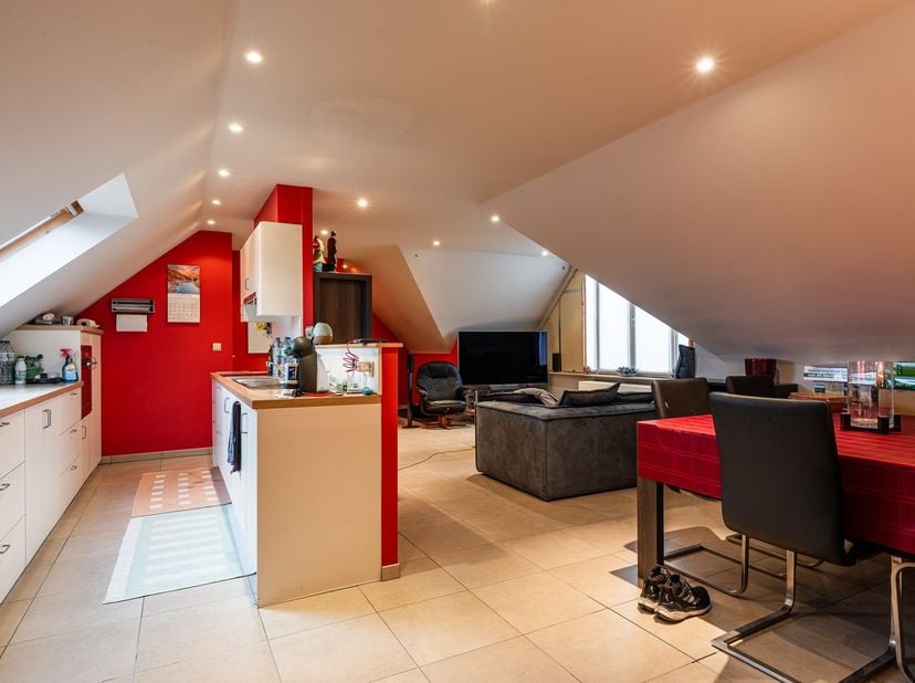 Instapklaar appartement met 2 slaapkamers, ruim terras en uitstekende ligging&lt;br /&gt;
&lt;br /&gt;
Dit appartement, gelegen in de Vaartstraat 87 bus 02.01, bi