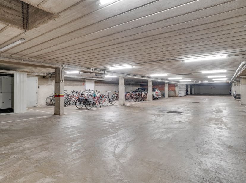 We vinden deze ondergrondse autostandplaats terug in Residentie Galmbrem op het Sint-Katarinaplein 9-11 te Hasselt. Op slechts enkele honderden meters
