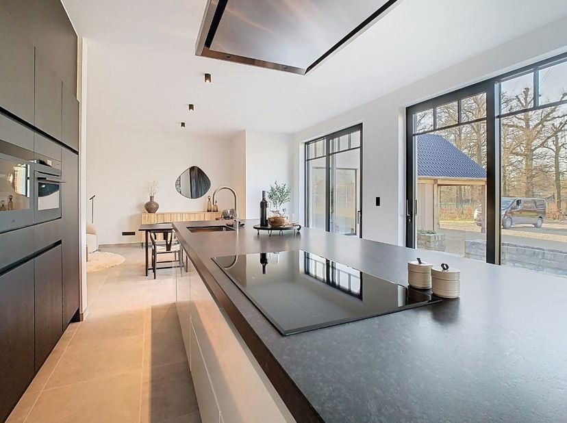 Luxe, ruimte en energiezuinig wonen.&lt;br /&gt;
Droomt u van een recent gerenoveerde woning die luxe, comfort en energiezuinig wonen combineert? Deze uniek