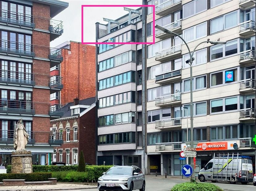 Karaktervol penthouse in centrum.&lt;br /&gt;
Dit unieke penthouse is gelegen op de bovenverdieping van een verzorgd gebouw voorzien van lift in het centrum